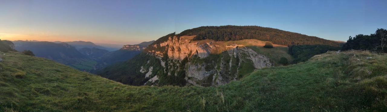 Okami Du Vercors Saint-Laurent-en-Royans Exteriér fotografie