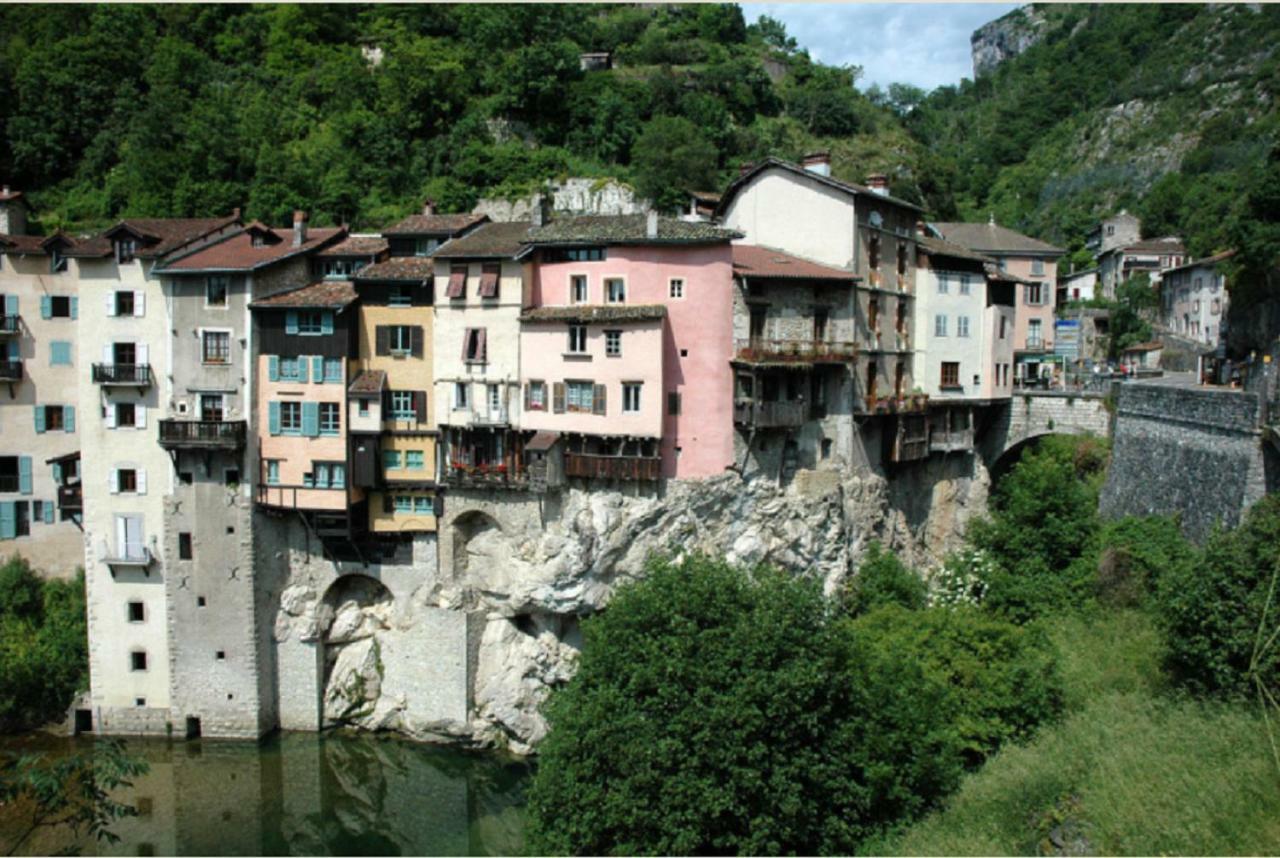 Okami Du Vercors Saint-Laurent-en-Royans Exteriér fotografie
